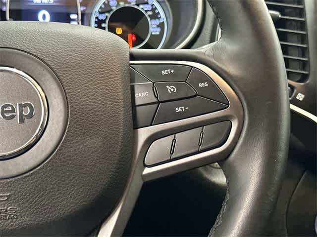 2019 Jeep Cherokee Latitude Plus Granite Crystal Metallic Clearcoat at Tomball Ford