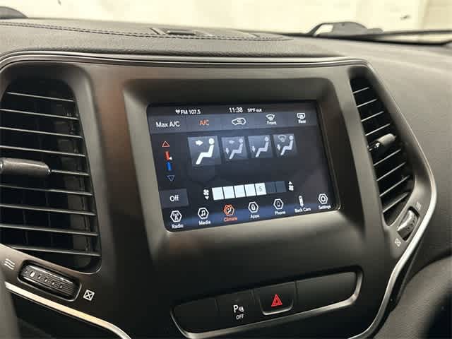 2019 Jeep Cherokee Latitude Plus Granite Crystal Metallic Clearcoat at Tomball Ford