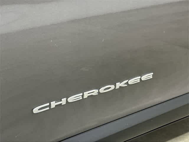 2019 Jeep Cherokee Latitude Plus Granite Crystal Metallic Clearcoat at Tomball Ford