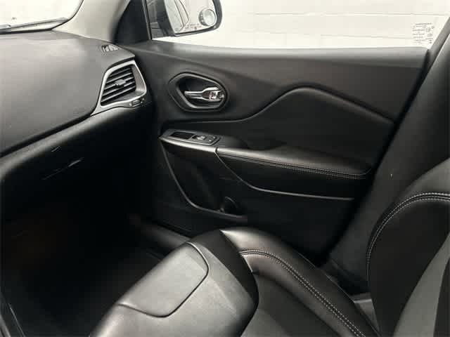 2019 Jeep Cherokee Latitude Plus Granite Crystal Metallic Clearcoat at Tomball Ford