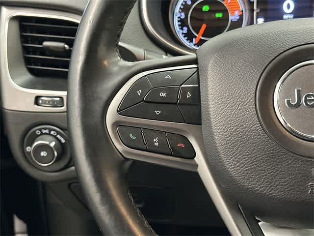 2019 Jeep Cherokee Latitude Plus Granite Crystal Metallic Clearcoat at Tomball Ford