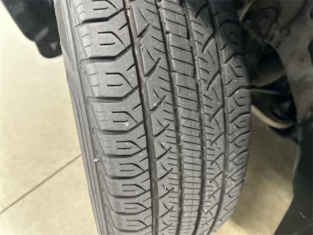 2019 Jeep Cherokee Latitude Plus Granite Crystal Metallic Clearcoat at Tomball Ford