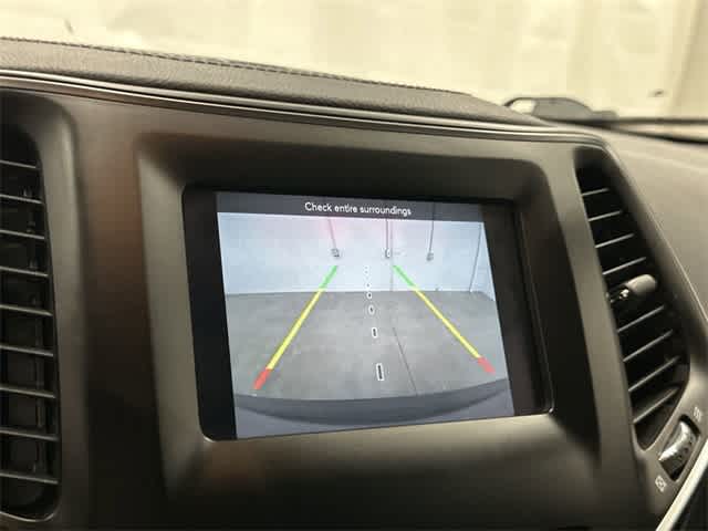 2019 Jeep Cherokee Latitude Plus Granite Crystal Metallic Clearcoat at Tomball Ford