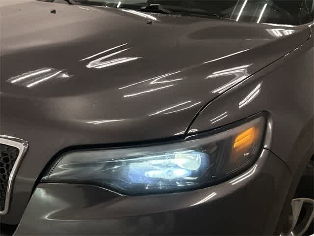 2019 Jeep Cherokee Latitude Plus Granite Crystal Metallic Clearcoat at Tomball Ford