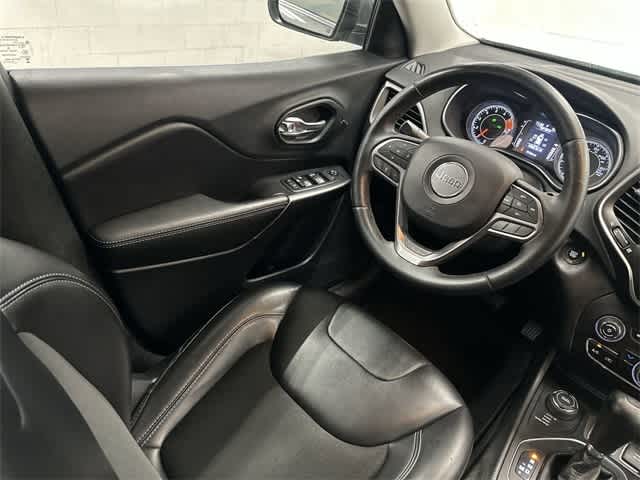 2019 Jeep Cherokee Latitude Plus Granite Crystal Metallic Clearcoat at Tomball Ford