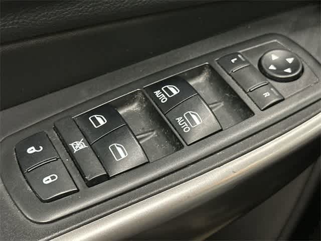 2019 Jeep Cherokee Latitude Plus Granite Crystal Metallic Clearcoat at Tomball Ford