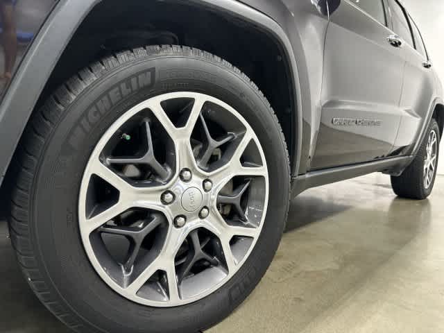 2019 Jeep Grand Cherokee photo 29 of 33
