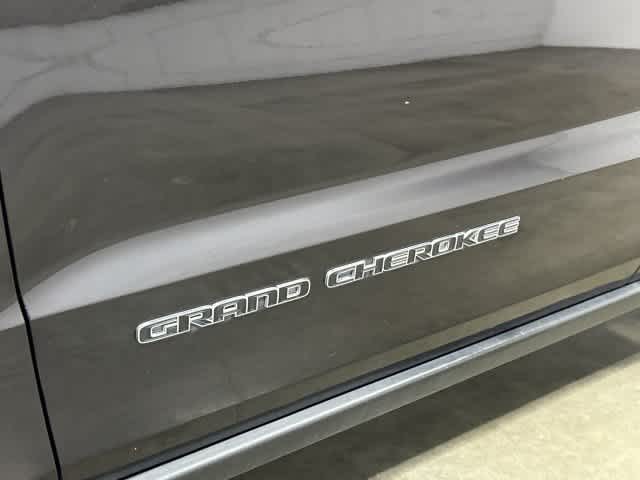 2019 Jeep Grand Cherokee photo 31 of 33