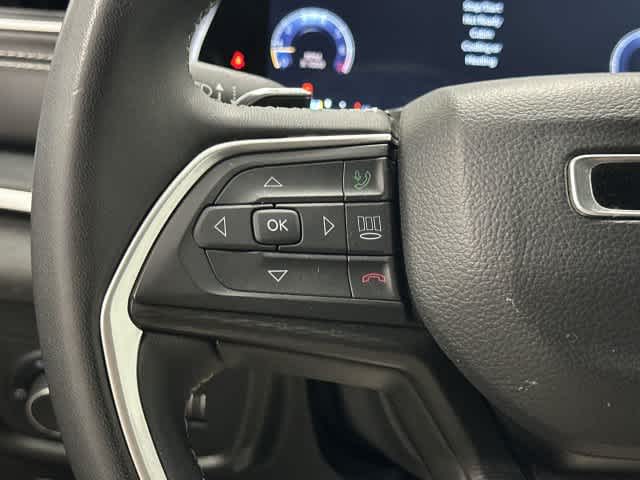 2024 Jeep Grand Cherokee photo 17 of 32