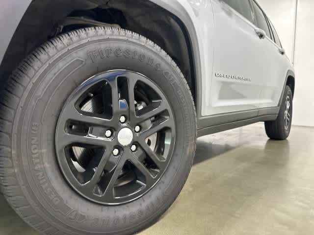 2024 Jeep Grand Cherokee photo 28 of 32