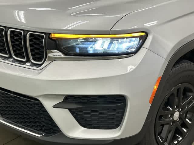 2024 Jeep Grand Cherokee photo 31 of 32