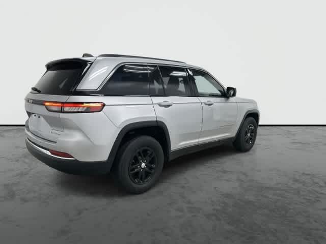 2024 Jeep Grand Cherokee photo 4 of 32