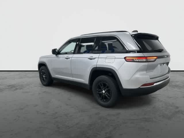 2024 Jeep Grand Cherokee photo 9 of 32