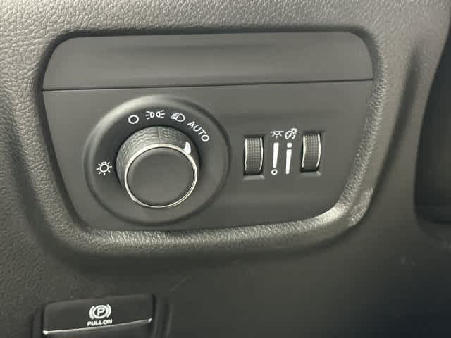 2024 Jeep Grand Cherokee photo 19 of 32