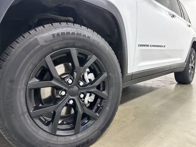 2024 Jeep Grand Cherokee Altitude Bright White Clearcoat at Lone Star Chevrolet