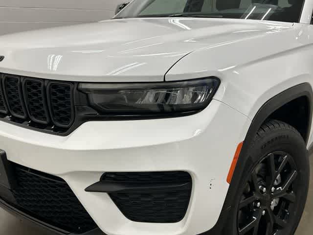 2024 Jeep Grand Cherokee Altitude Bright White Clearcoat at Lone Star Chevrolet