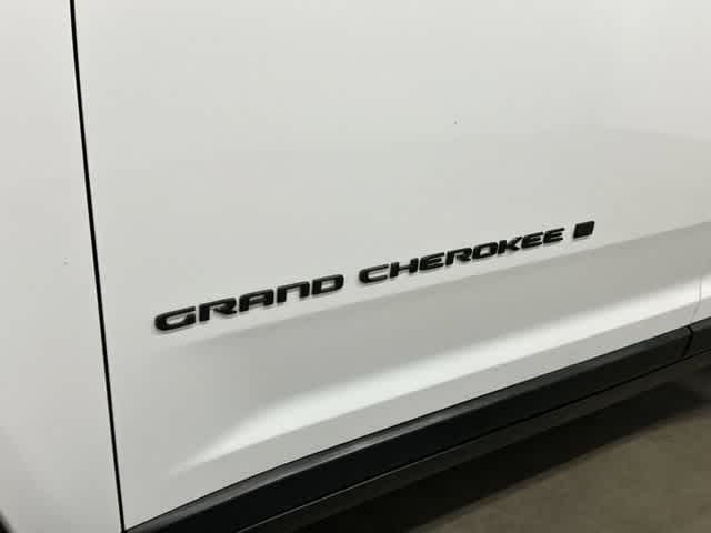 2024 Jeep Grand Cherokee Altitude Bright White Clearcoat at Lone Star Chevrolet