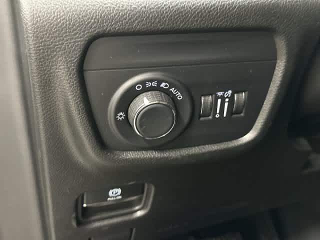 2024 Jeep Grand Cherokee photo 19 of 32