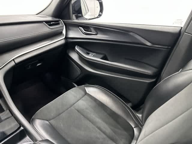 2024 Jeep Grand Cherokee photo 13 of 32