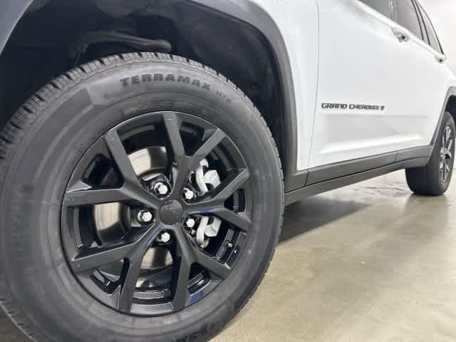 2024 Jeep Grand Cherokee photo 28 of 32