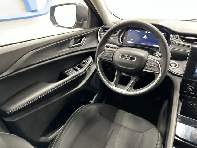 2023 Jeep Grand Cherokee Laredo - 11