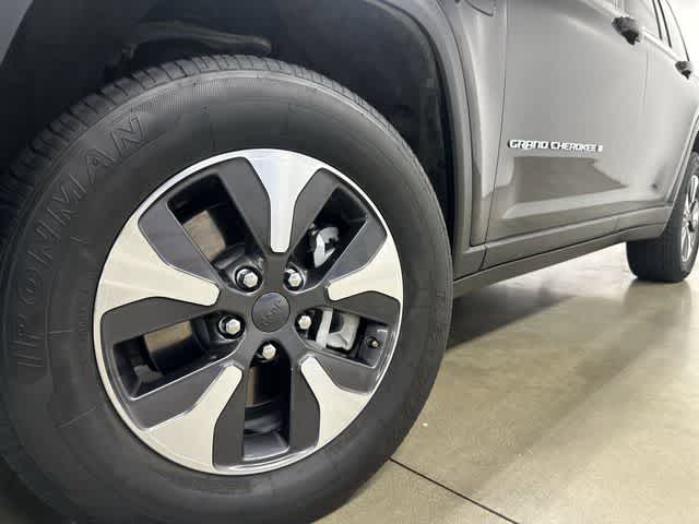 2024 Jeep Grand Cherokee 4xe  Diamond Black Crystal Pearlcoat at Mercedes-Benz of Houston North