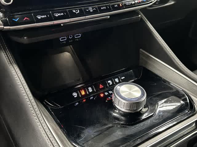 2024 Jeep Wagoneer L photo 25 of 33