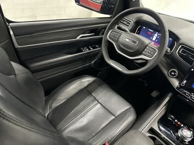 2024 Jeep Wagoneer L photo 12 of 33
