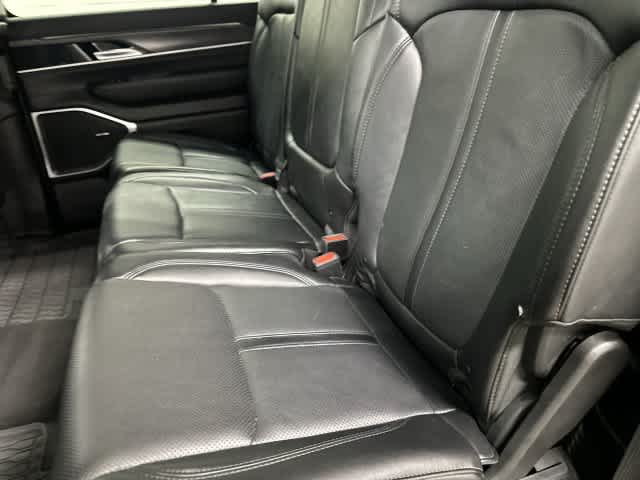 2024 Jeep Wagoneer L photo 11 of 33