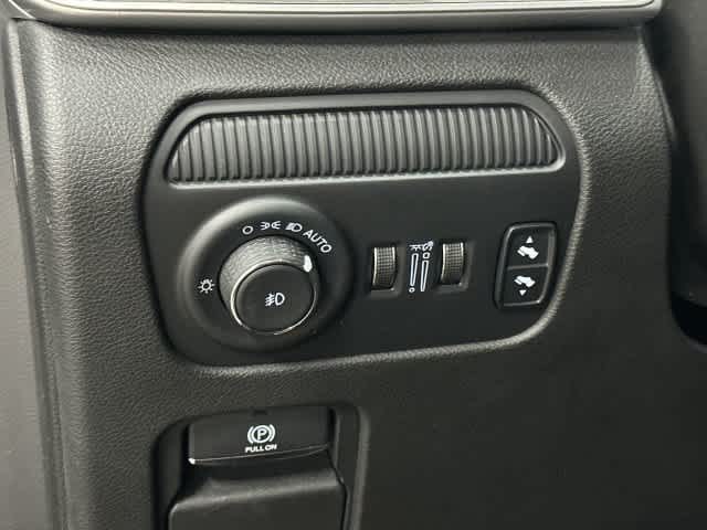 2024 Jeep Wagoneer L photo 19 of 33
