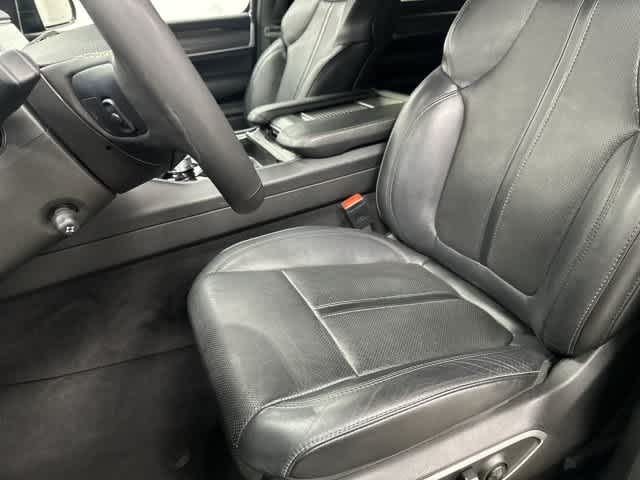 2024 Jeep Wagoneer L photo 10 of 33