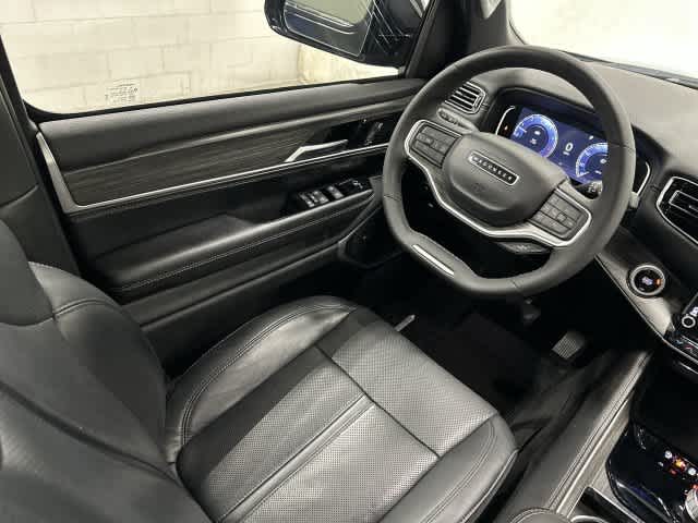 2024 Jeep Wagoneer L photo 12 of 33