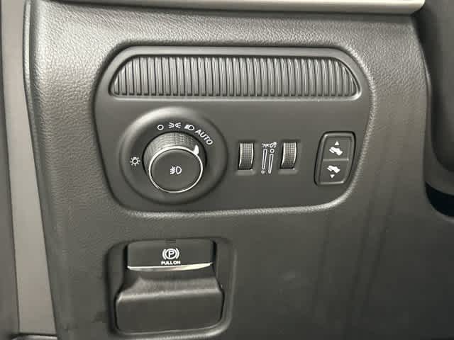 2024 Jeep Wagoneer L photo 19 of 33