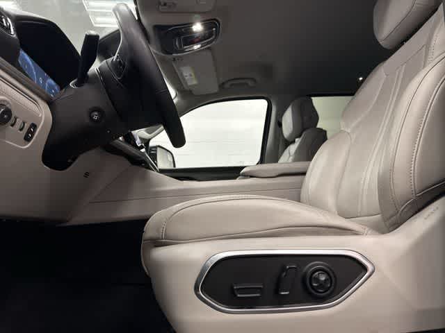 2024 Jeep Wagoneer L Series II Silver Zynith at Friendly Ford Crosby