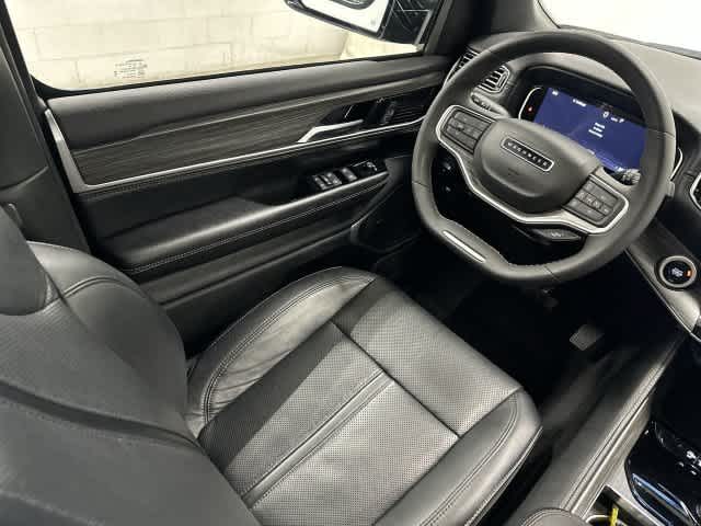 2024 Jeep Wagoneer photo 12 of 33