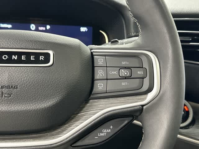 2024 Jeep Wagoneer photo 18 of 33