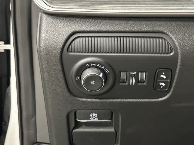 2024 Jeep Wagoneer photo 19 of 33