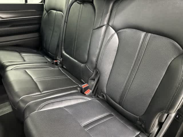 2024 Jeep Wagoneer photo 11 of 33