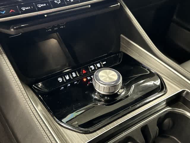 2024 Jeep Wagoneer photo 25 of 33