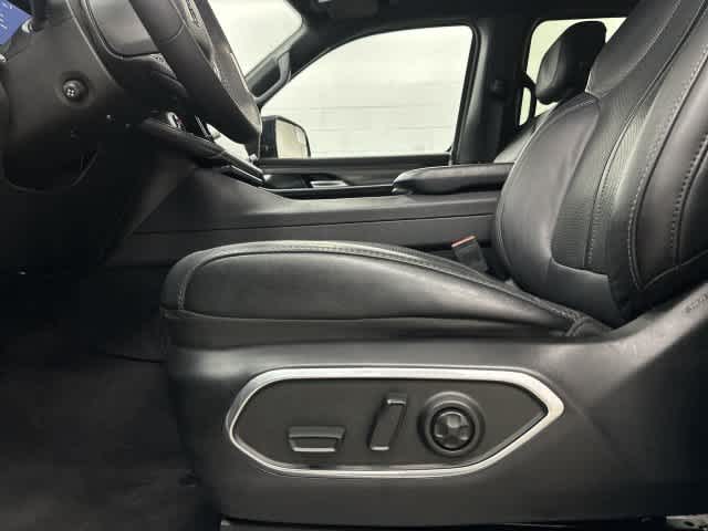 2024 Jeep Wagoneer photo 27 of 33