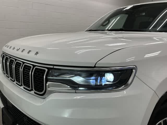 2024 Jeep Wagoneer photo 32 of 33
