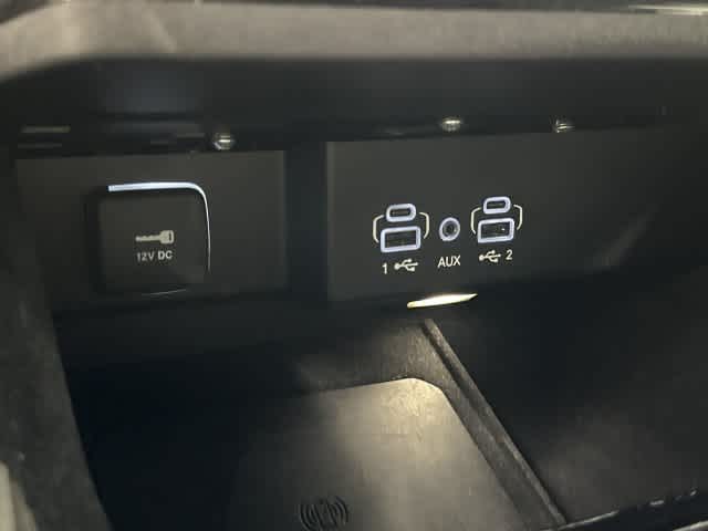 2024 Jeep Wagoneer photo 26 of 33