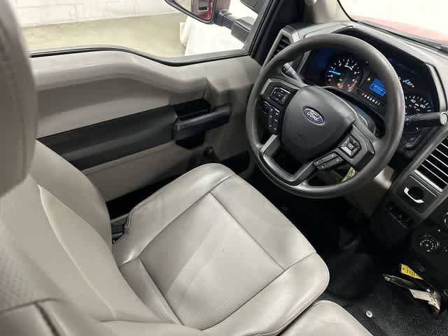 2017 Ford Super Duty F-350 DRW Chassis Cab photo 12 of 31