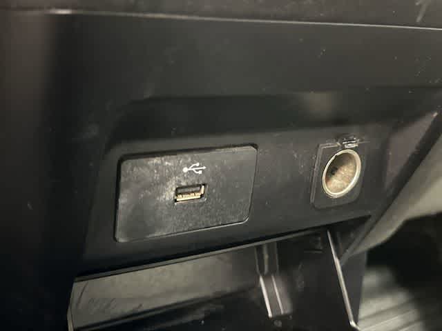2017 Ford Super Duty F-350 DRW Chassis Cab photo 24 of 31