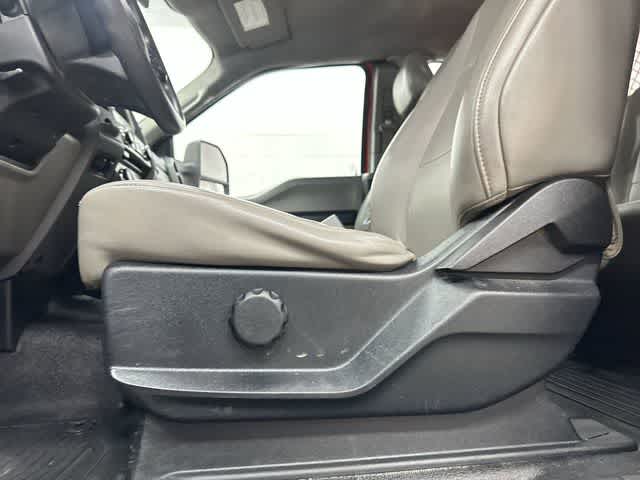 2017 Ford Super Duty F-350 DRW Chassis Cab photo 25 of 31