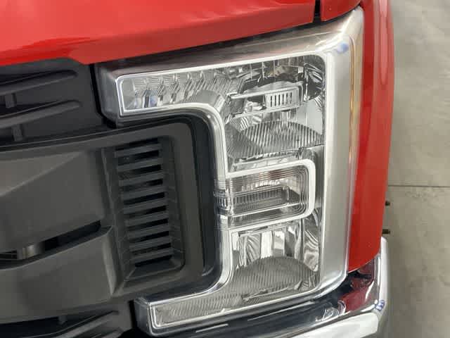 2017 Ford Super Duty F-350 DRW Chassis Cab photo 30 of 31
