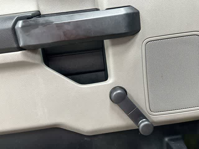 2017 Ford Super Duty F-350 DRW Chassis Cab photo 20 of 31