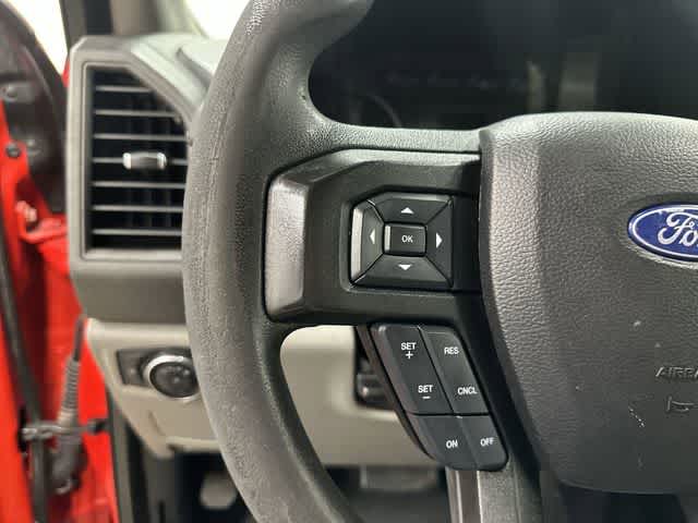 2017 Ford Super Duty F-350 DRW Chassis Cab photo 17 of 31