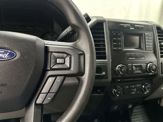 2017 Ford Super Duty F-350 DRW Chassis Cab photo 18 of 31