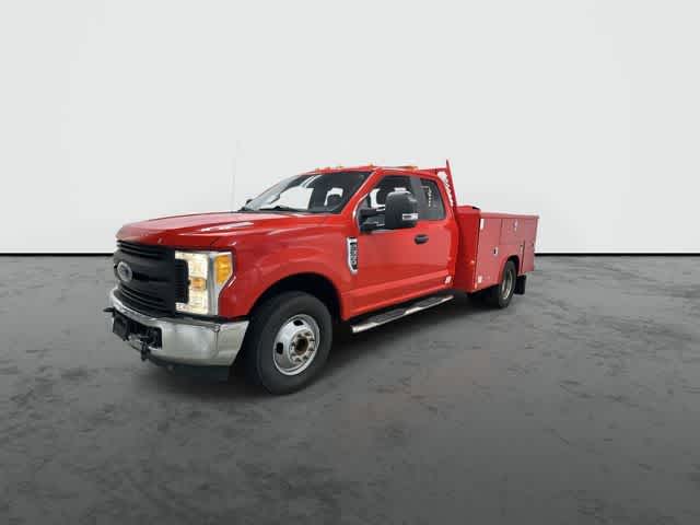 2017 Ford Super Duty F-350 DRW Chassis Cab photo 8 of 31